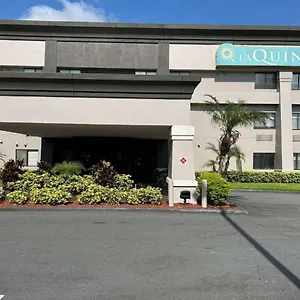 Hotel La Quinta By Wyndham Orlando South ***