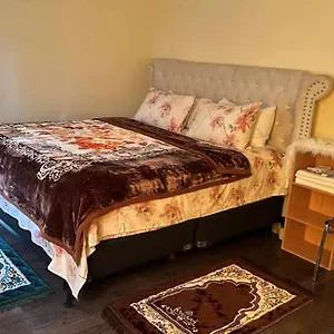 Divine And 67 Sherman 5mins To Ewr Airport And 4mins To Penn Station Newark, 20mins To New York Guest house